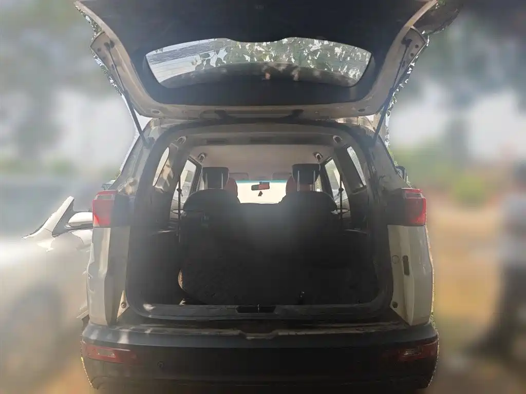 Wuling Hongguang S3 2018 — фото 10