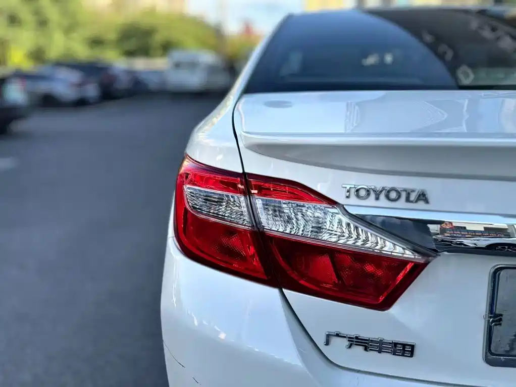 Toyota Camry 2014 — фото 6