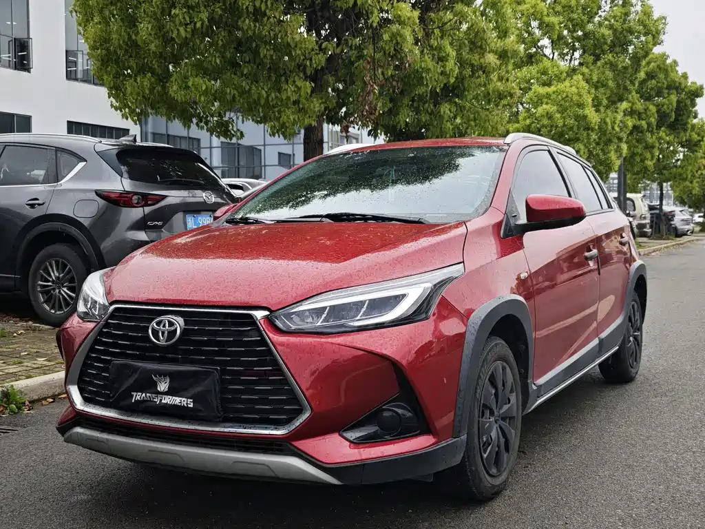 Toyota Yaris L 2021 — фото 1
