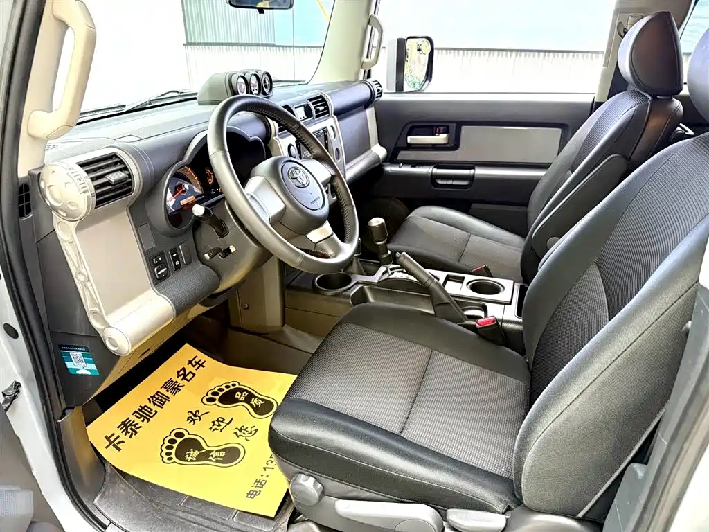 Toyota FJ Cruiser 2019 — фото 10