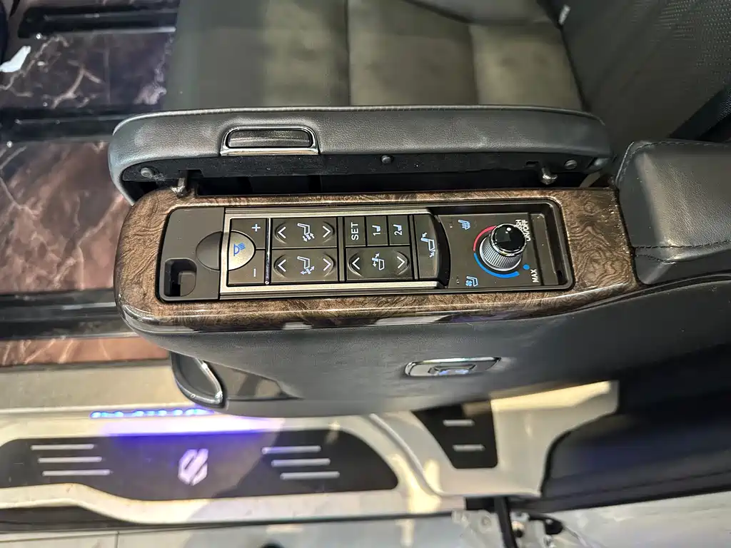Toyota Alphard 2021 — фото 9