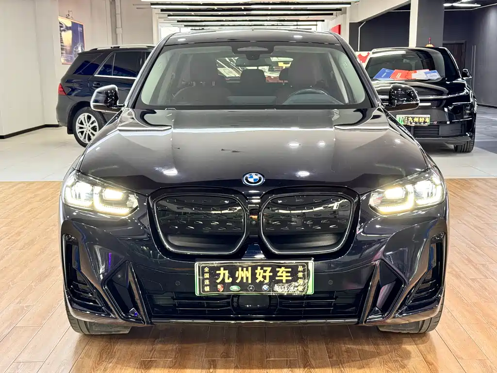 BMW iX3 2024