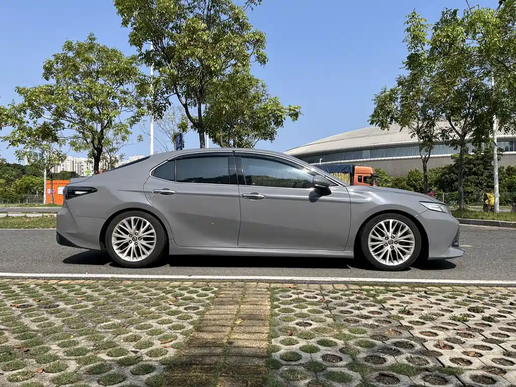 Toyota Camry 2018 — фото 8
