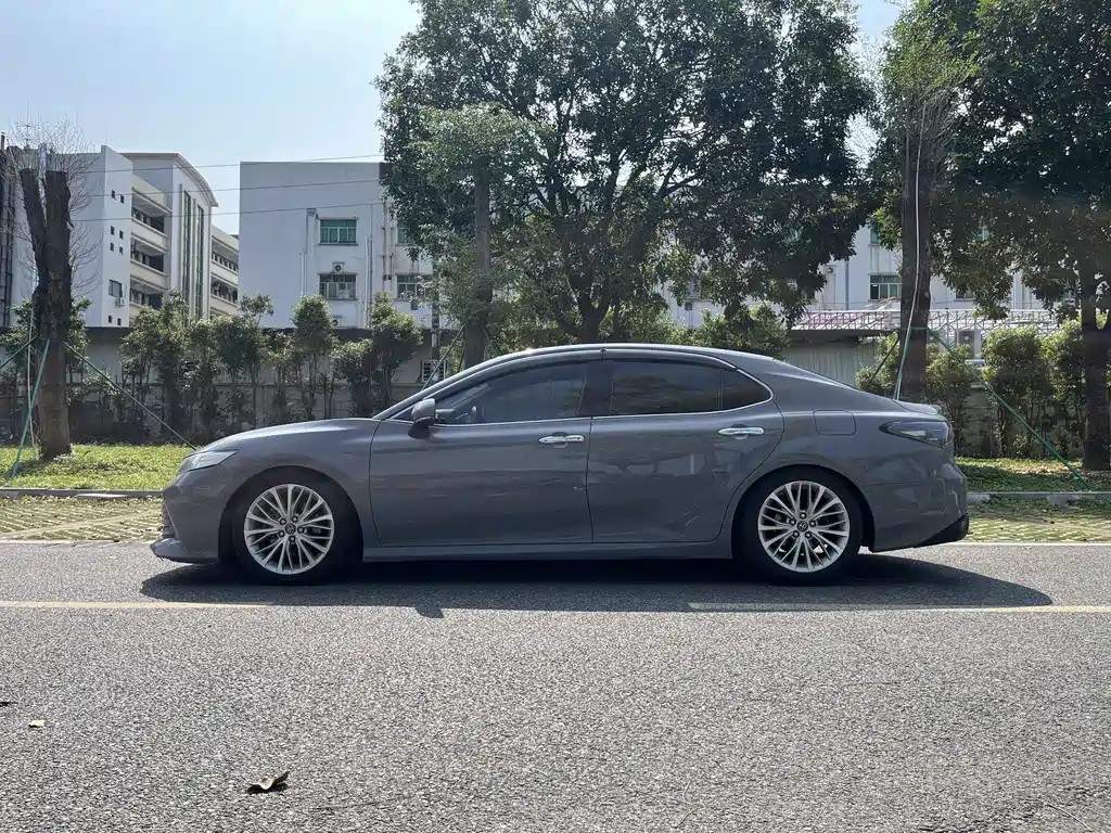 Toyota Camry 2018 — фото 4