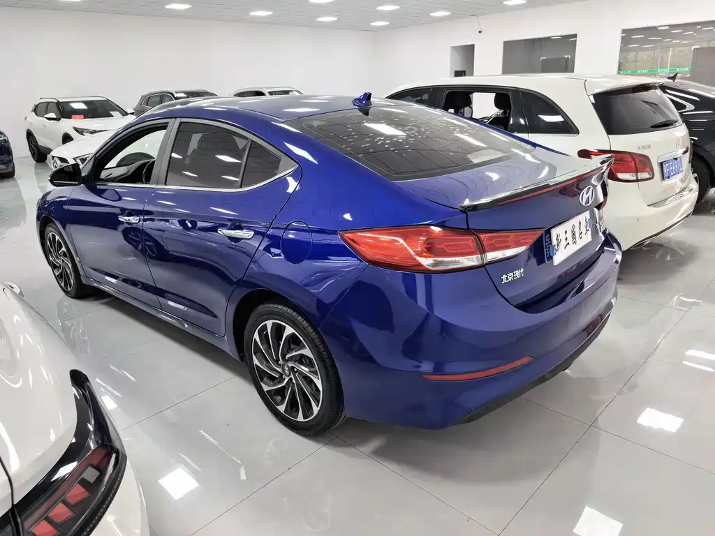 Hyundai Elantra 2020 — фото 15