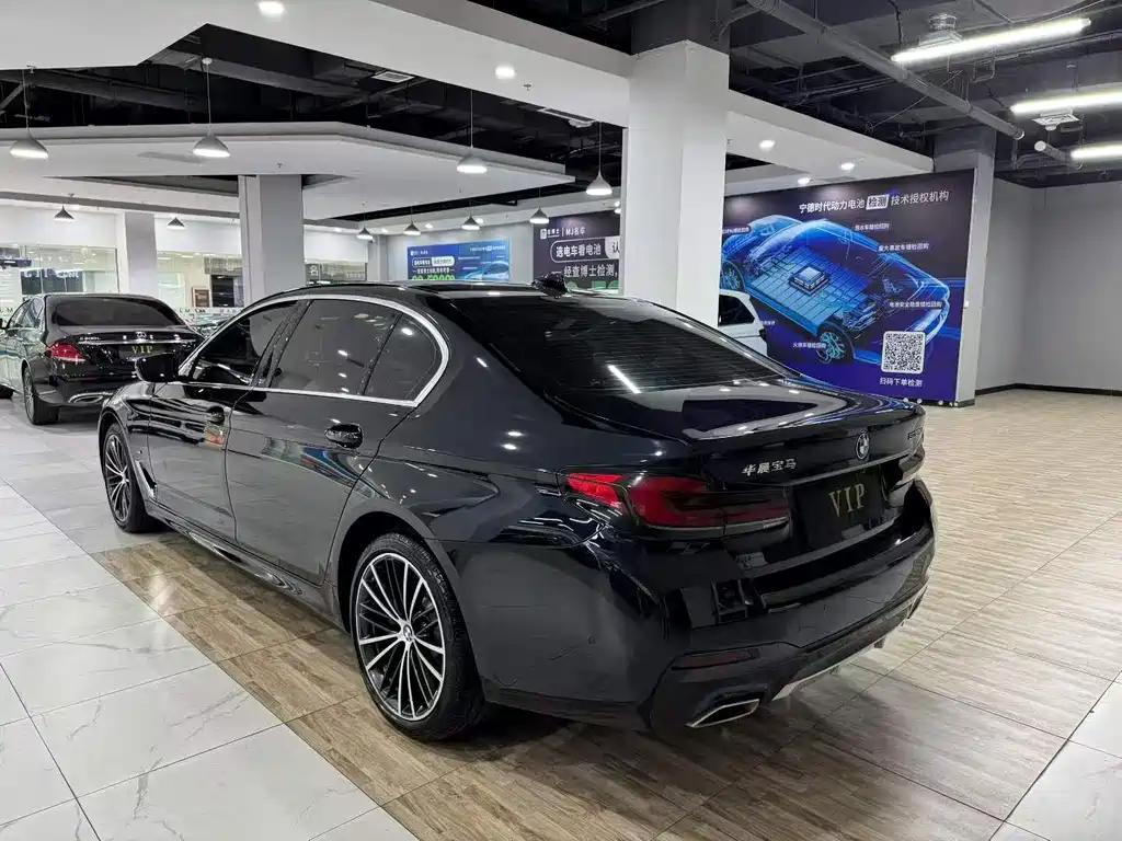 BMW 5 Series 2023 — фото 14
