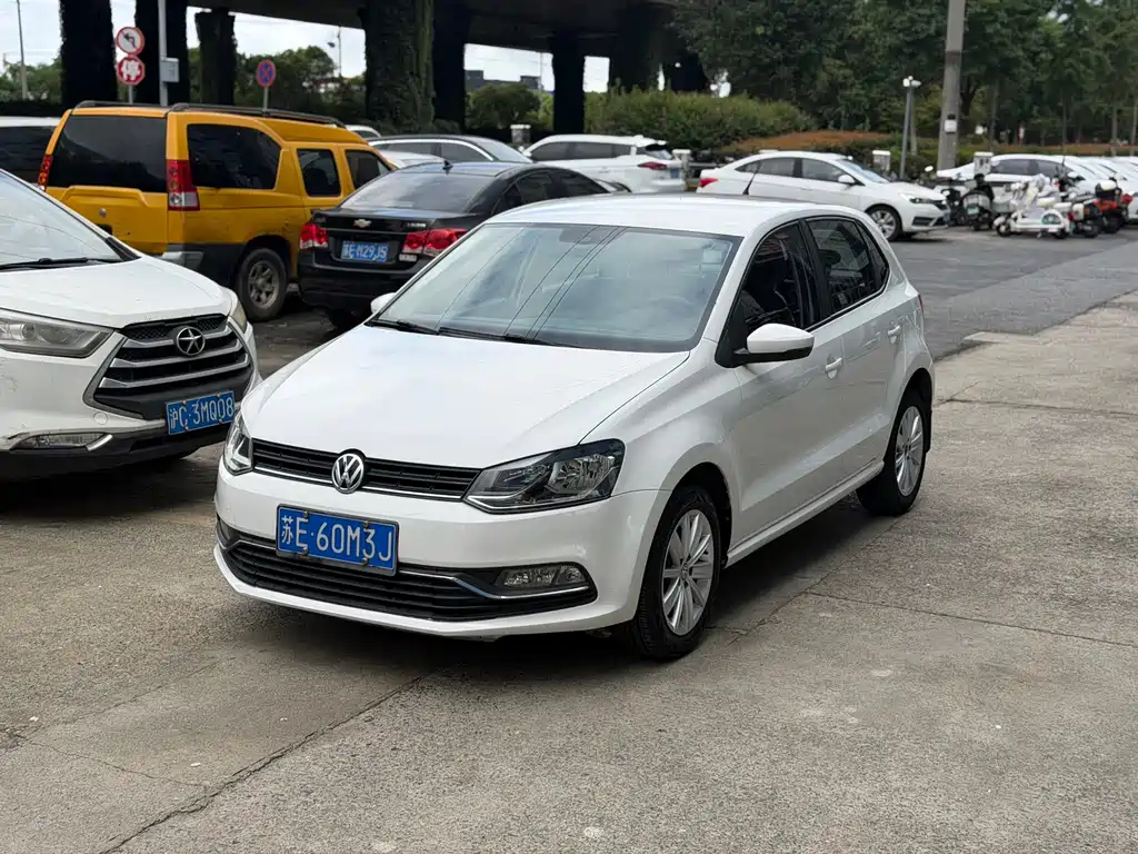 Volkswagen Polo 2015 — фото 1