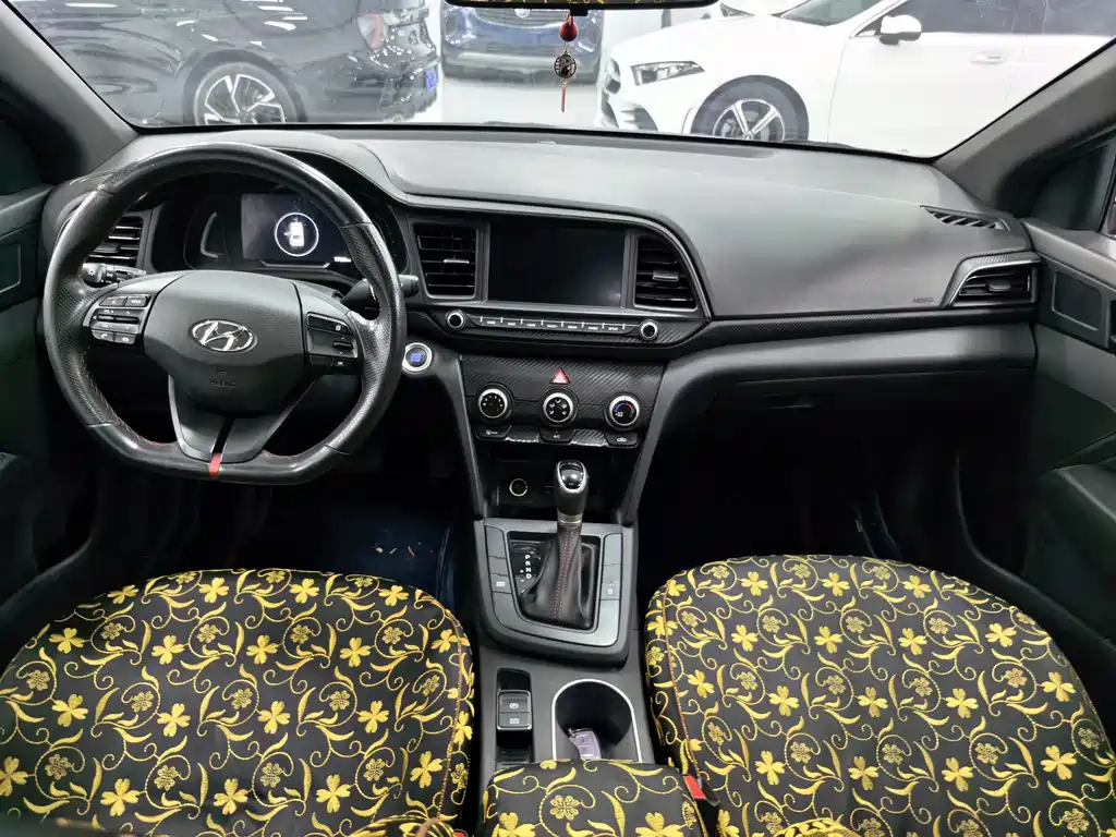 Hyundai Elantra 2020 — фото 13