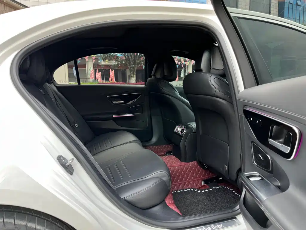 Mercedes-Benz C-Class 2024 — фото 11