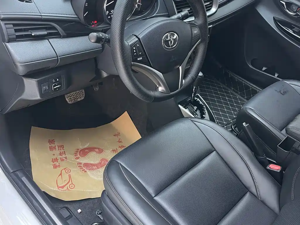 Toyota Yaris L 2023 — фото 21