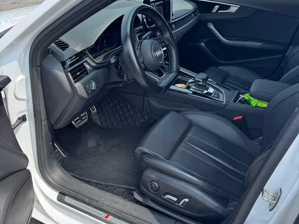 Audi A4L 2023