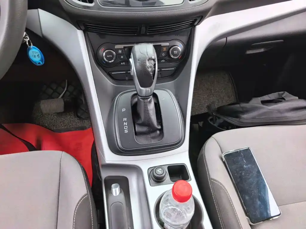 Ford Kuga 2015 — фото 14
