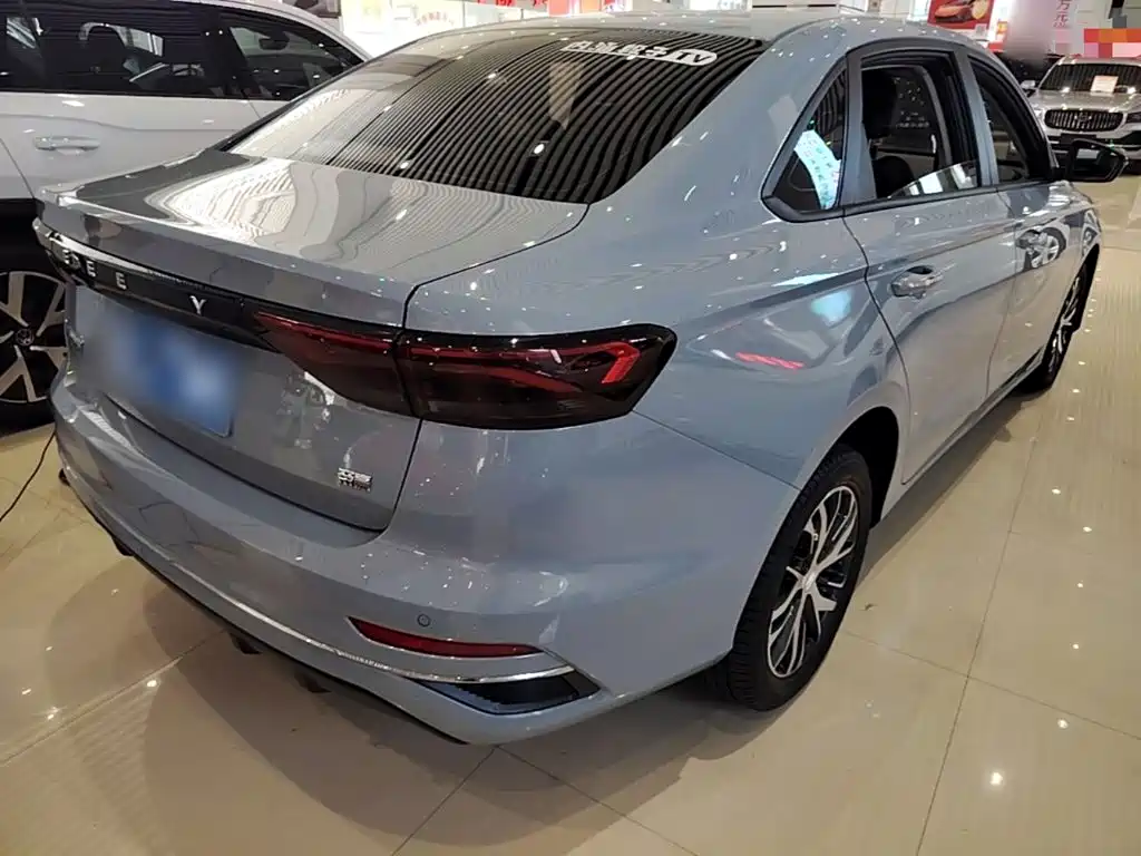 Geely Emgrand 2023
