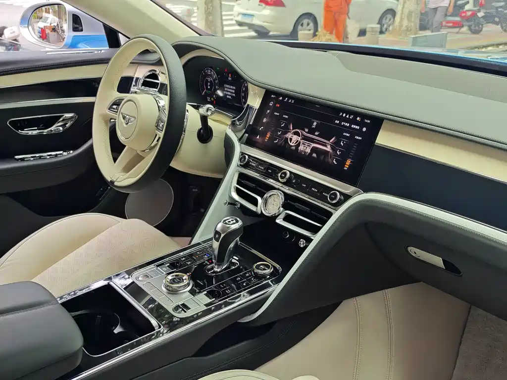 Bentley Flying Spur PHEV 2025 — фото 18