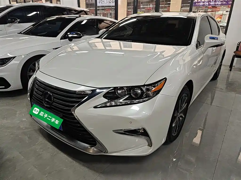 Lexus ES 2018 — фото 2