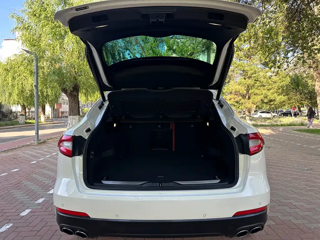 Maserati Levante 2017 — фото 13