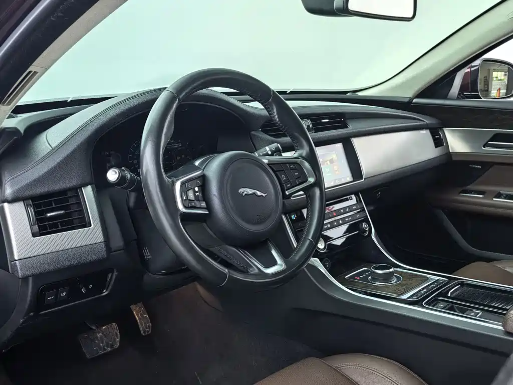 Jaguar XFL 2017 — фото 15