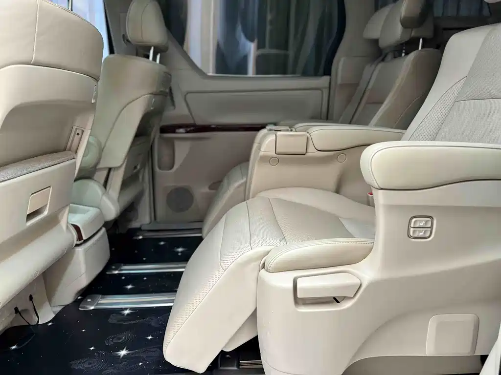 Toyota Alphard 2010 — фото 23