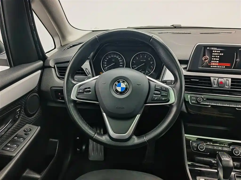 BMW 2 Series Active Tourer 2017 — фото 11
