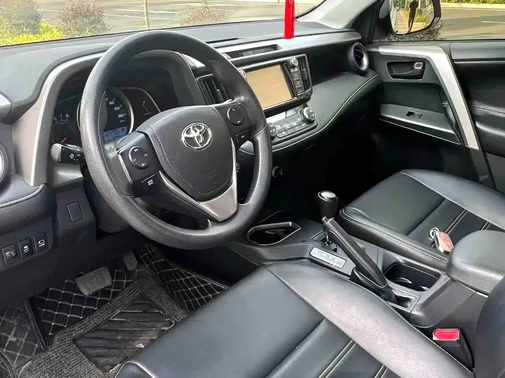 Toyota RAV4 2019 — фото 5