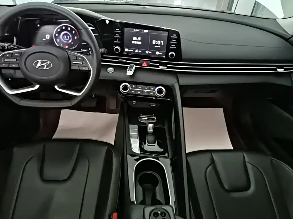 Hyundai Elantra 2023 — фото 13