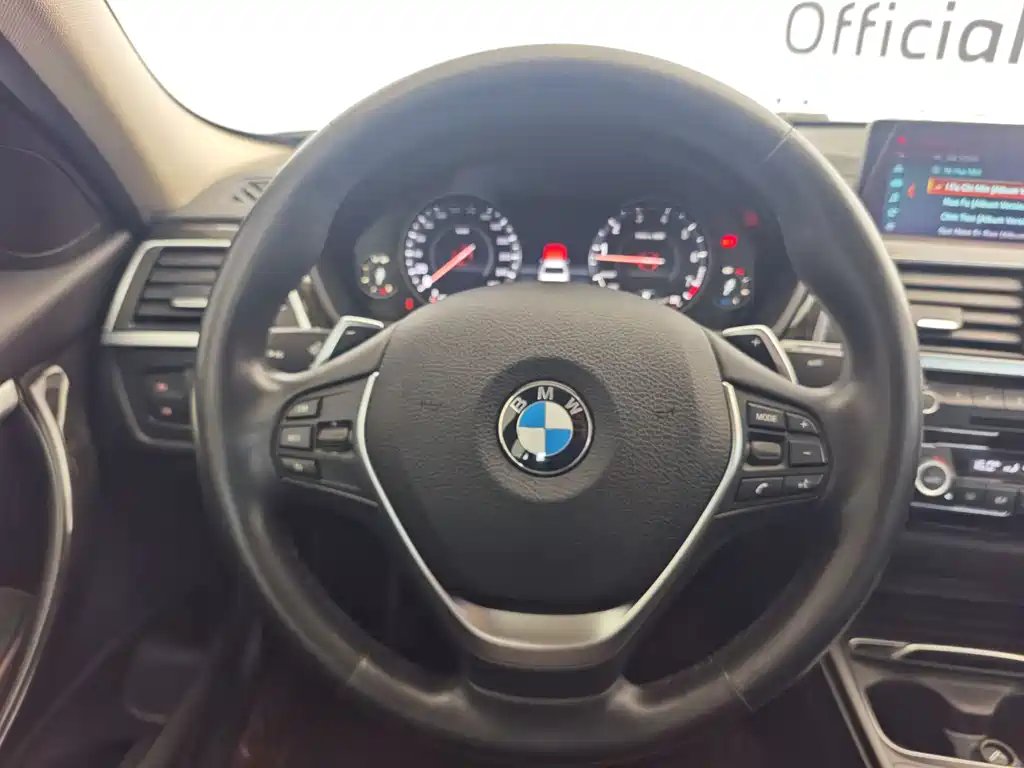 BMW 3 Series 2018 — фото 14