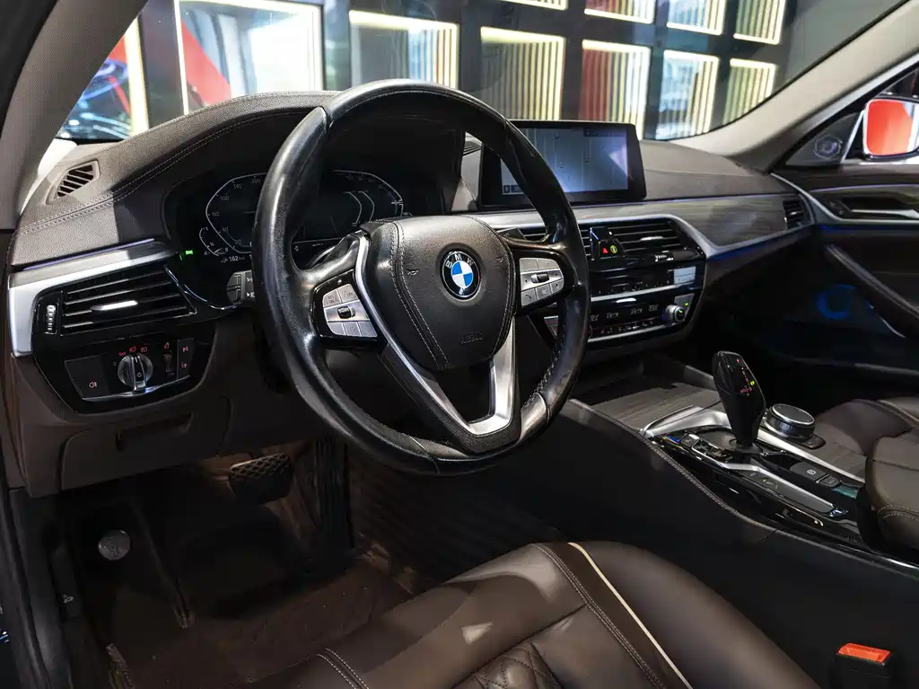 BMW 5 Series New Energy 2019 — фото 13