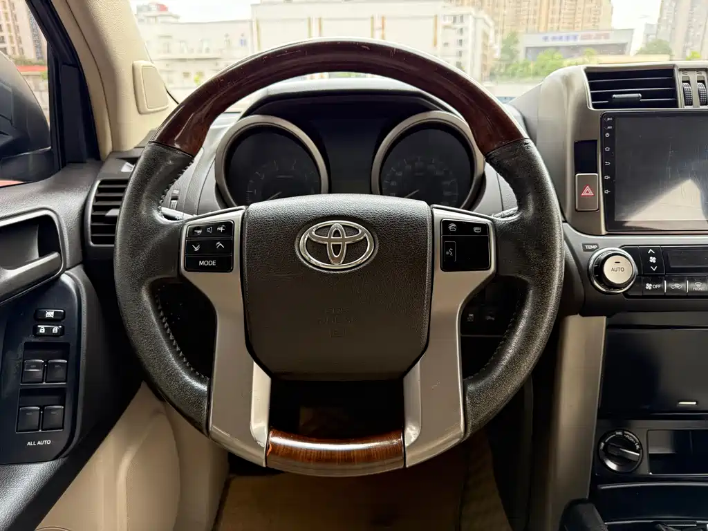 Toyota Prado 2014 — фото 10