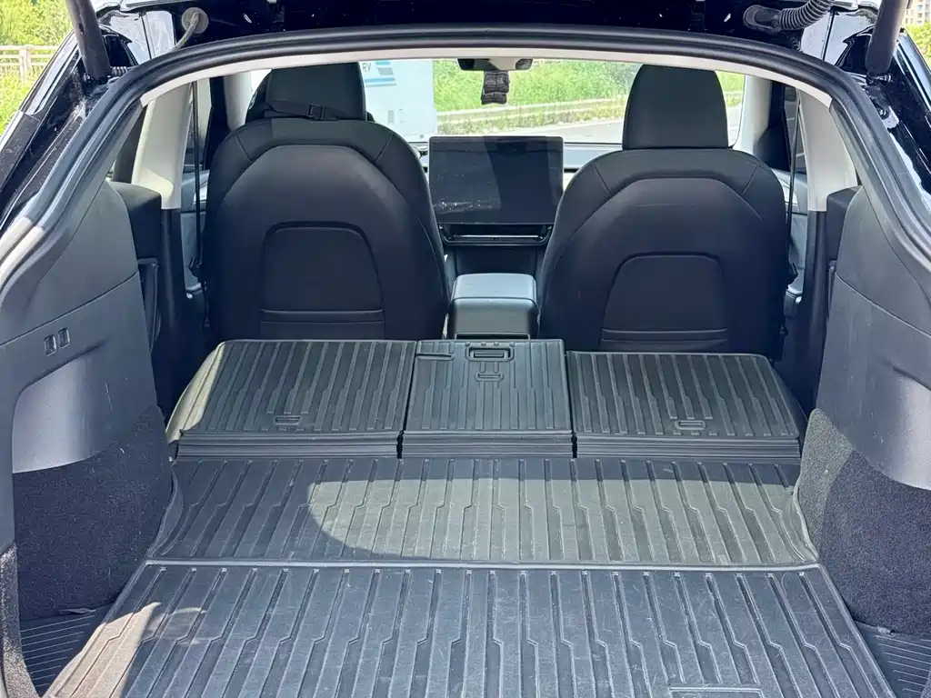 Tesla Model Y 2023 — фото 10