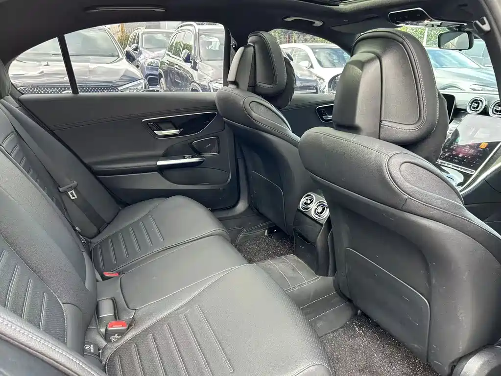 Mercedes-Benz C-Class 2024 — фото 13