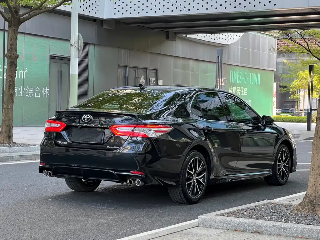 Toyota Camry 2023 — фото 5