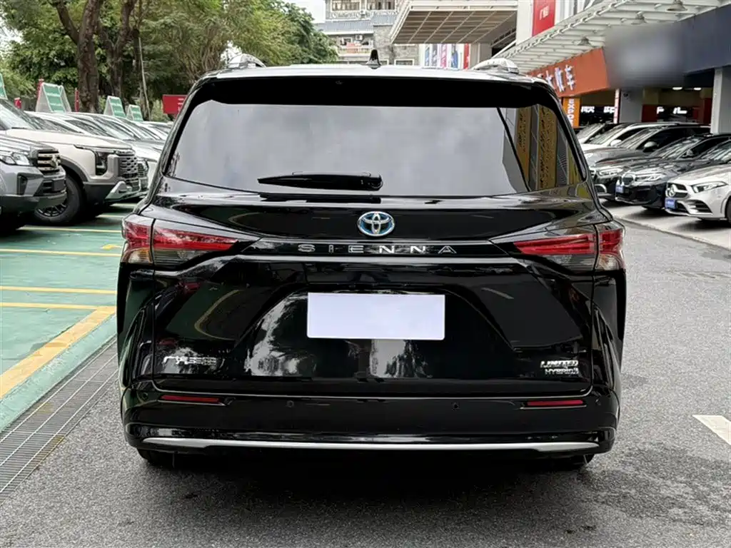 Toyota Sienna 2023 — фото 25