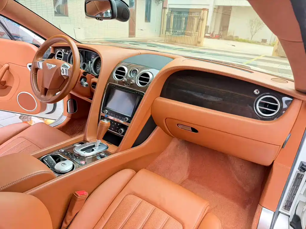 Bentley Continental 2013 — фото 8