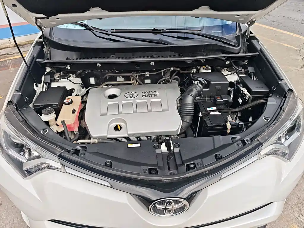 Toyota RAV4 2019 — фото 9
