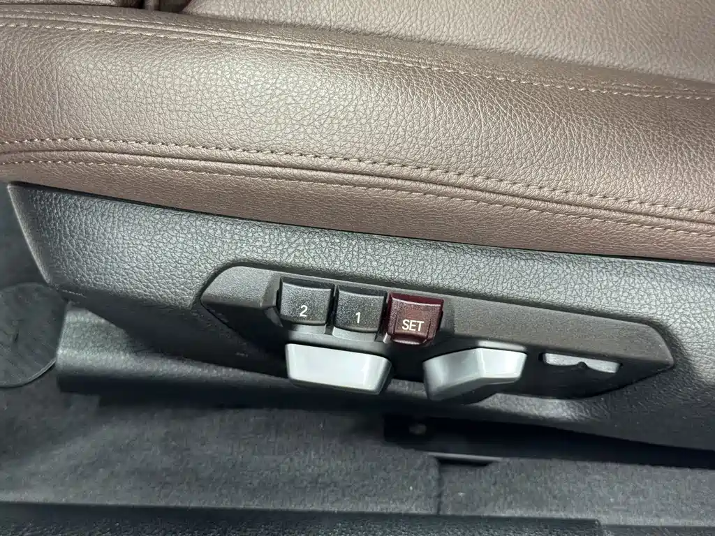 BMW 3 Series 2018 — фото 16