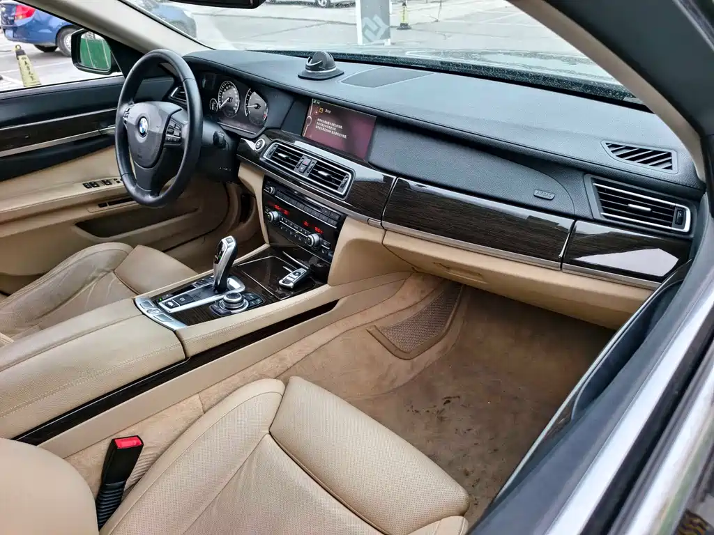 BMW 7 Series 2011 — фото 22