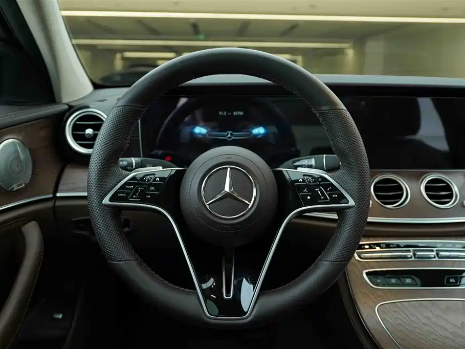 Mercedes-Benz E-Class 2022 — фото 16