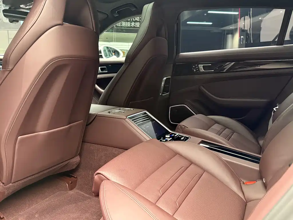 Porsche Panamera 2018 — фото 11
