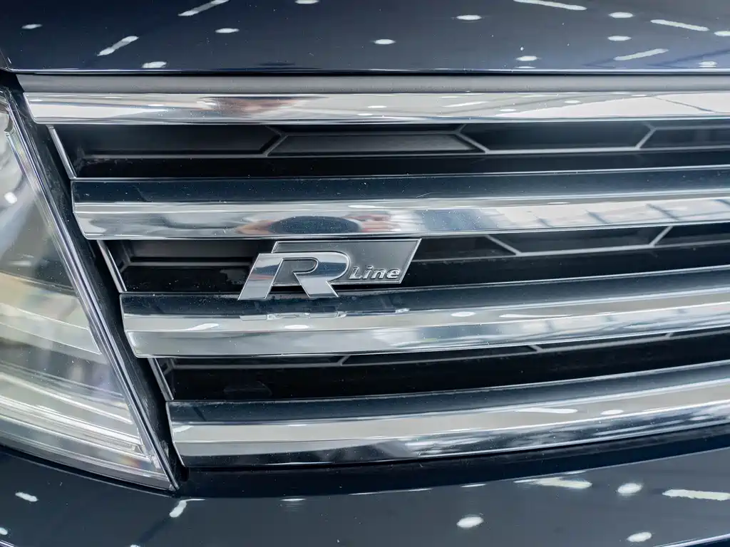 Volkswagen Touareg 2018 — фото 28