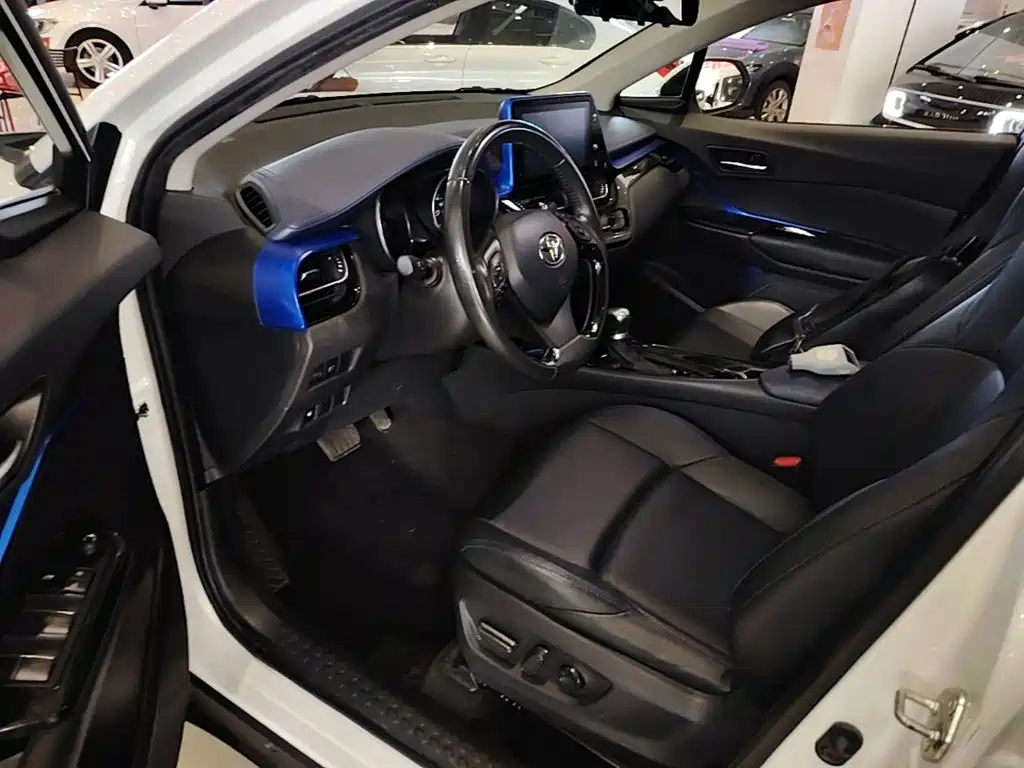 Toyota C-HR 2022 — фото 16