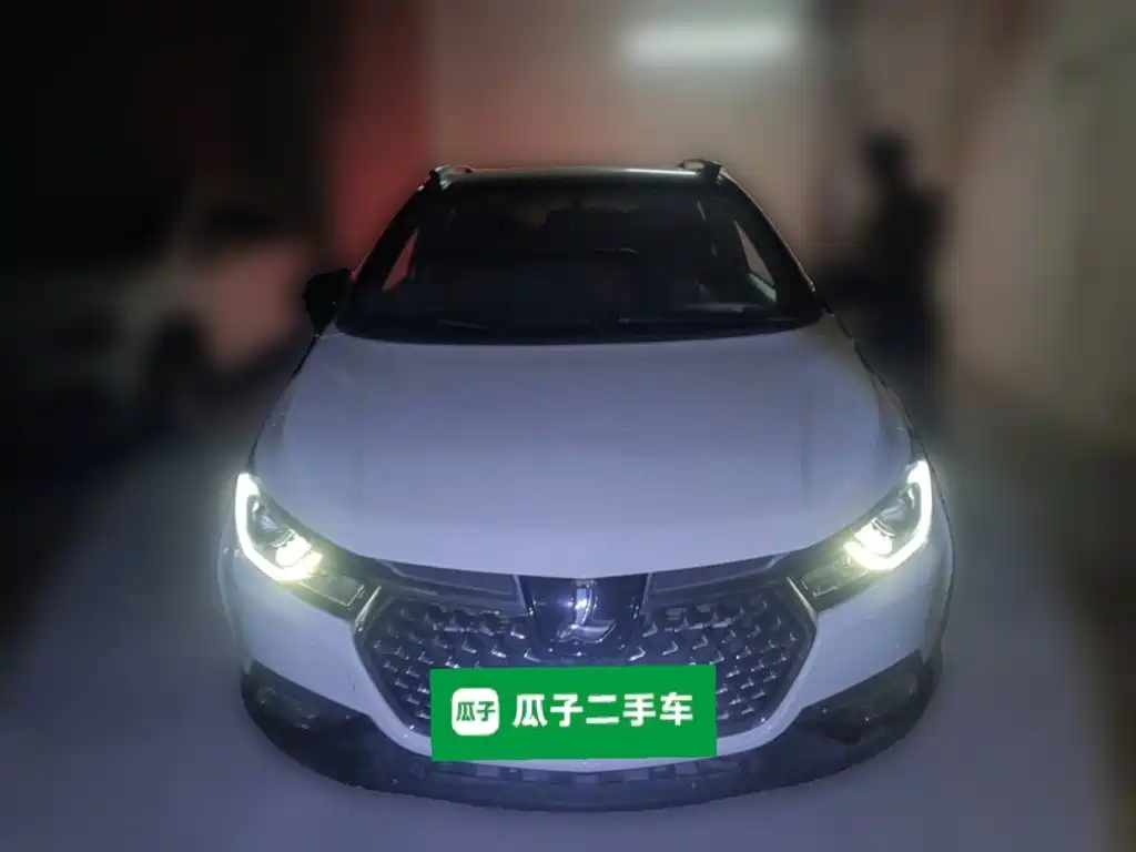 Luxgen U5 SUV 2018 — фото 23