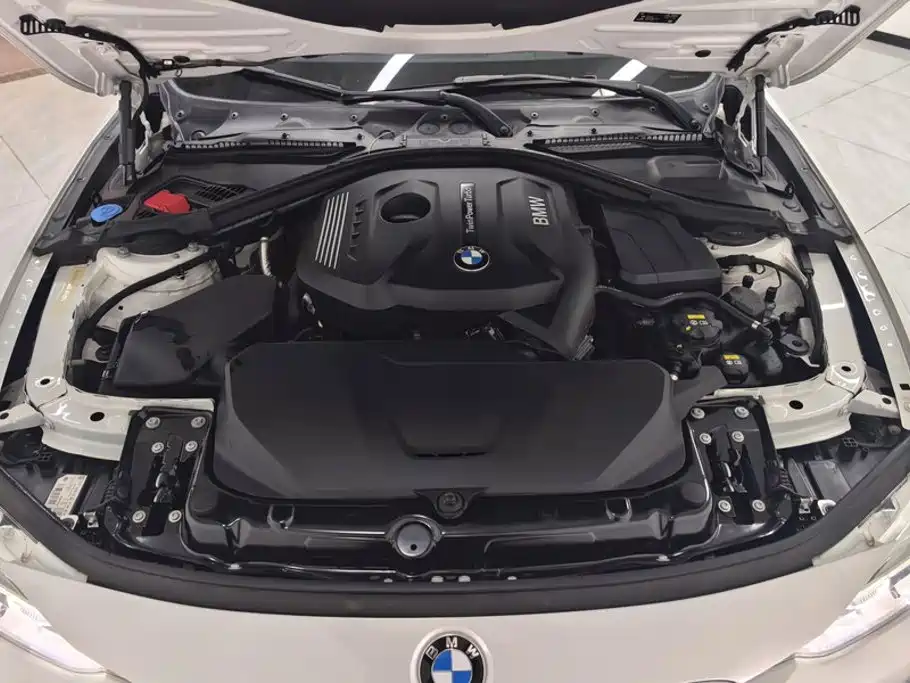 BMW 3 Series 2019 — фото 10
