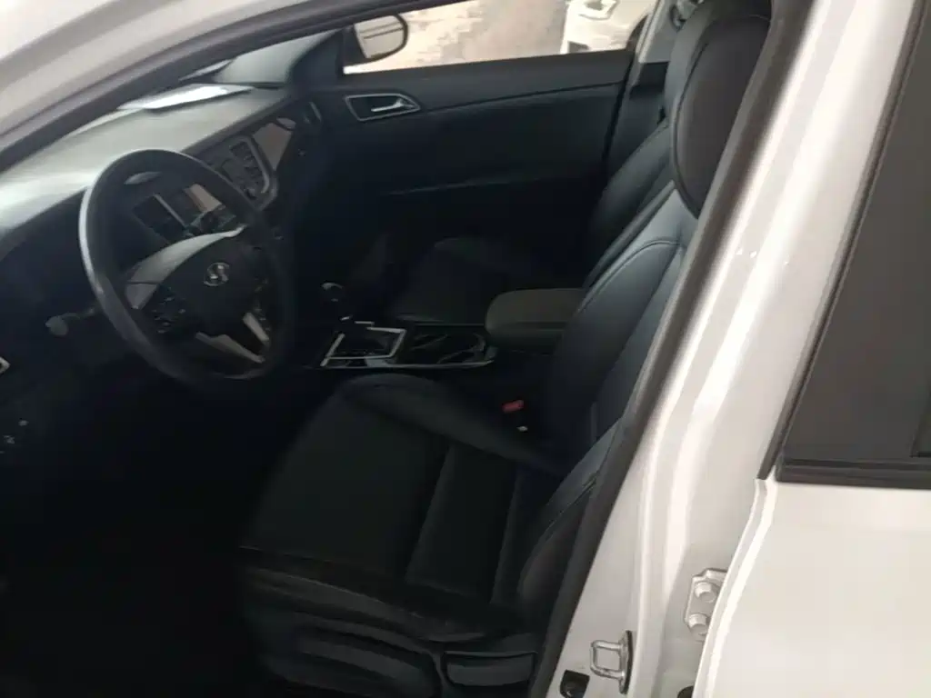 Hyundai Mistra 2015 — фото 15