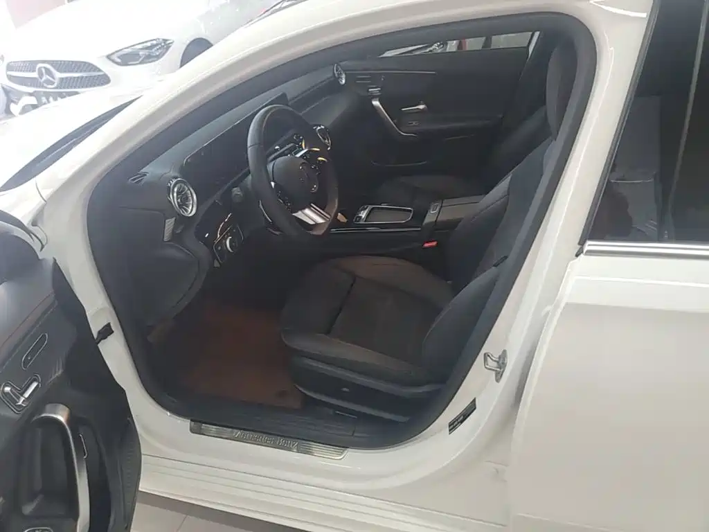 Mercedes-Benz A-Class 2024 — фото 15