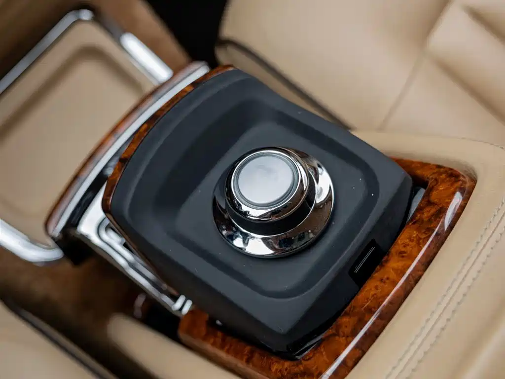 Rolls-Royce Phantom 2012 — фото 18