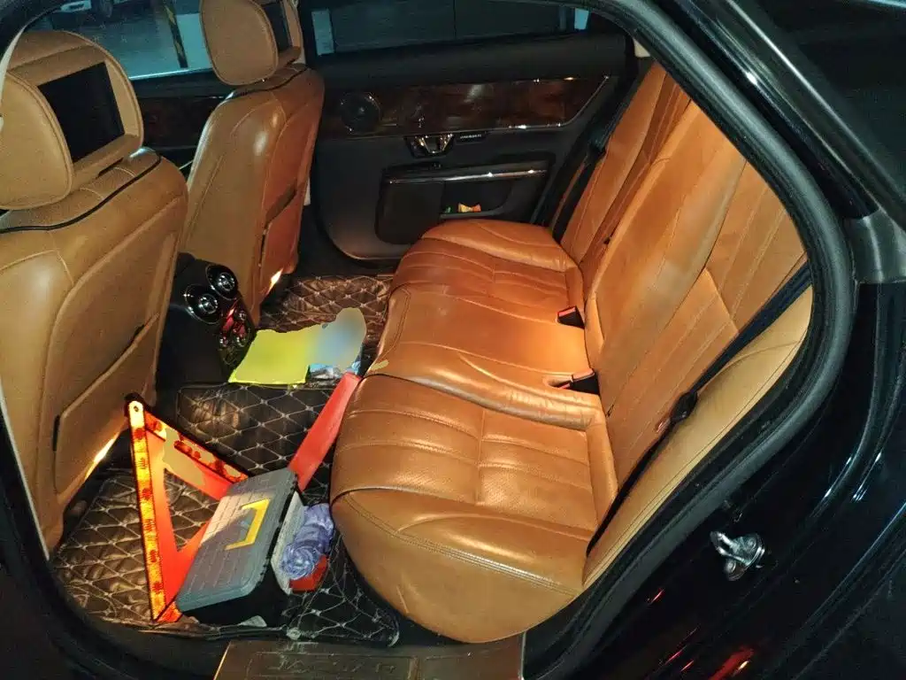 Jaguar XJ 2015 — фото 18