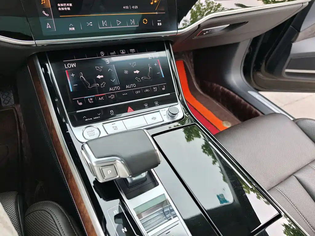 Audi A8 2020 — фото 24