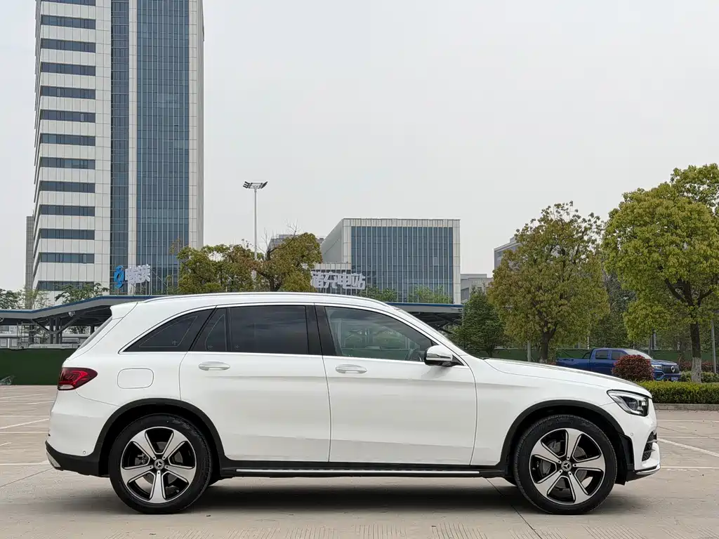 Mercedes-Benz GLC 2023