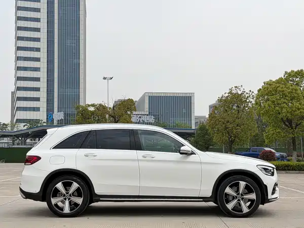 Mercedes-Benz GLC 2023