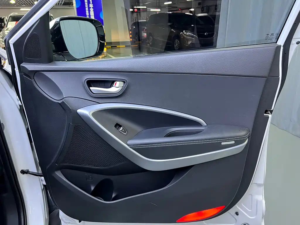 Hyundai Santa Fe 2017 — фото 12
